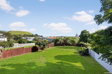 Photo of property in 13 Court Crescent, Panmure, Auckland, 1072