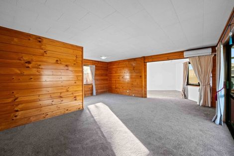 Photo of property in 1/29 Beaubank Road, Kelston, Auckland, 0602