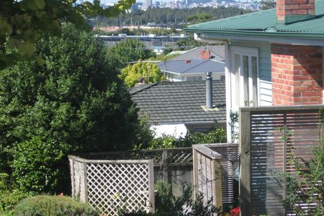 Photo of property in 3 Currey Crescent, Milford, Auckland, 0620