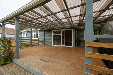 Photo of property in 38 Crewe Crescent, Hokowhitu, Palmerston North, 4410
