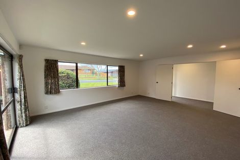 Photo of property in 1/92 Mirrabooka Avenue, Botany Downs, Auckland, 2010