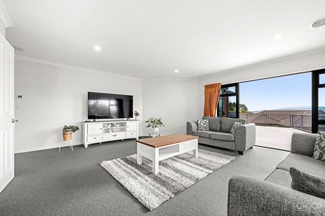 Photo of property in 9 Fernridge Way, Tirohanga, Lower Hutt, 5010