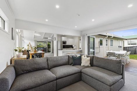 Photo of property in 70 Fyvie Avenue, Tawa, Wellington, 5028