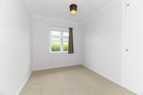 Photo of property in 70 Hobsonville Road, West Harbour, Auckland, 0618