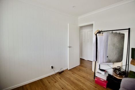 Photo of property in 5 Ngatoa Place, Glenfield, Auckland, 0629