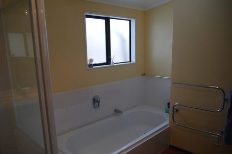 Photo of property in 104 Becroft Drive, Forrest Hill, Auckland, 0620