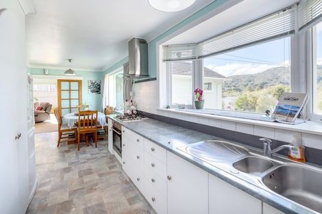 Photo of property in 184 George Street, Stokes Valley, Lower Hutt, 5019
