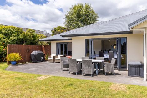 Photo of property in 11a Montrose Place, Highlands Park, New Plymouth, 4312