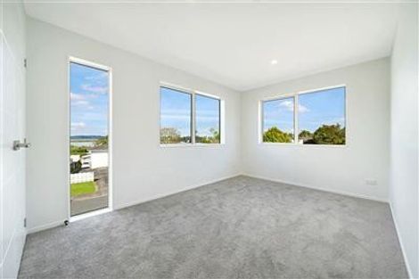 Photo of property in 24c Pipitea Place, Massey, Auckland, 0614
