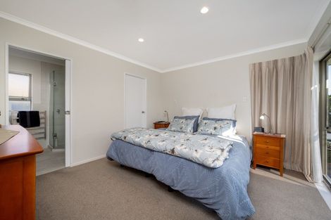 Photo of property in 26 Gillett Place, Botany Downs, Auckland, 2014
