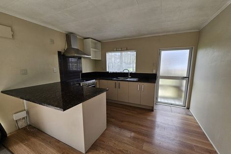 Photo of property in 4a Griffiths Place, Te Atatu South, Auckland, 0610