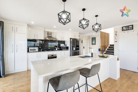 Photo of property in 2 Poto Road, Normandale, Lower Hutt, 5010