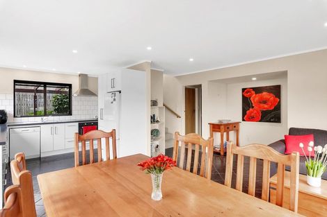 Photo of property in 10 Napier Grove, Waikanae Beach, Waikanae, 5036