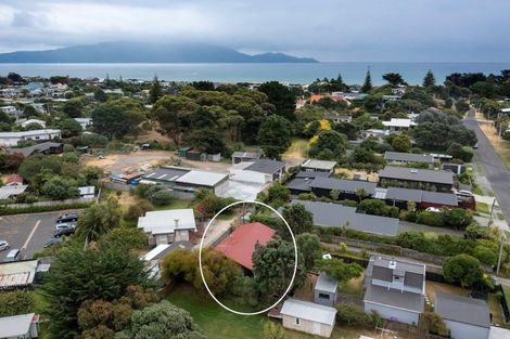 Photo of property in 30b Rangihiroa Street, Waikanae Beach, Waikanae, 5036