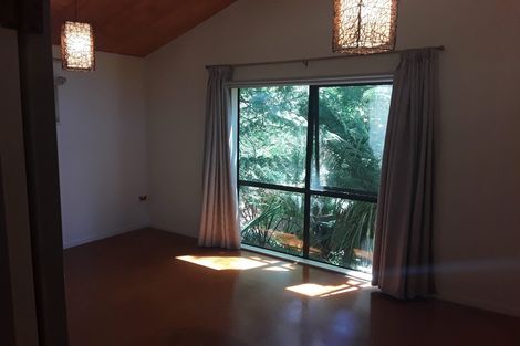 Photo of property in 20 Napuka Road, Henderson Valley, Auckland, 0612
