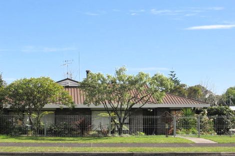 Photo of property in 77 Esmeralda Street, Welcome Bay, Tauranga, 3112