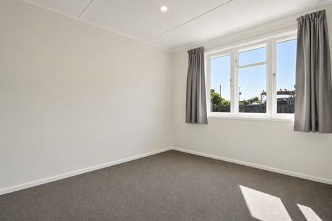 Photo of property in 28 Pitt Street, Clive, 4102