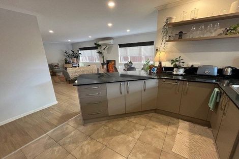 Photo of property in 26 Heidi Crescent, Flat Bush, Auckland, 2016