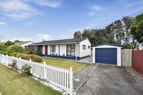 Photo of property in 12 Seaward Place, Wattle Downs, Auckland, 2103