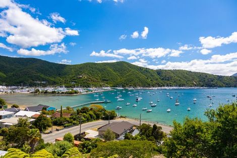 Photo of property in 324-328 Waikawa Road, Waikawa, Picton, 7220