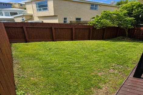 Photo of property in 40 Ruskin Road, Newlands, Wellington, 6037