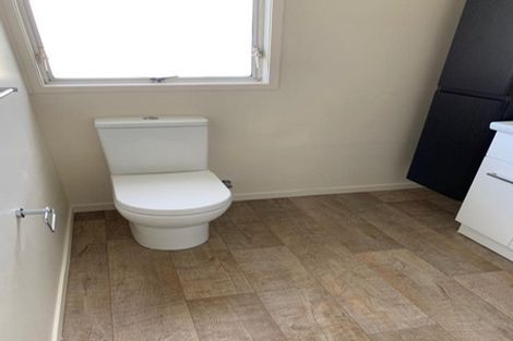 Photo of property in 12 Mile Place, Henderson, Auckland, 0612