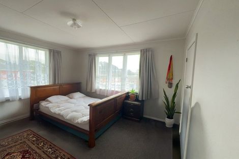 Photo of property in 4 Norfolk Grove, Cannons Creek, Porirua, 5024