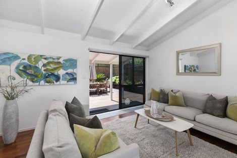 Photo of property in 1/9 Reynolds Place, Torbay, Auckland, 0630