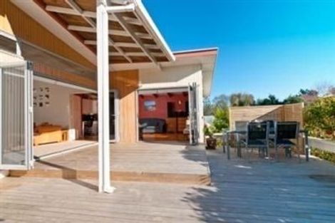 Photo of property in 42 Woodstock Road, Forrest Hill, Auckland, 0620