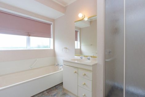 Photo of property in 2/102 Terrace Road, Parkvale, Hastings, 4122