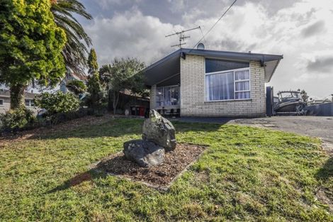Photo of property in 5 Walton Road, Paraparaumu Beach, Paraparaumu, 5032