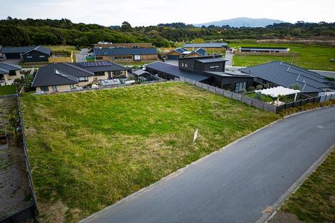 Photo of property in 6 Piwakawaka Way, Waikanae, 5036