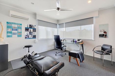 Photo of property in 2/61 Shakespeare Road, Milford, Auckland, 0620