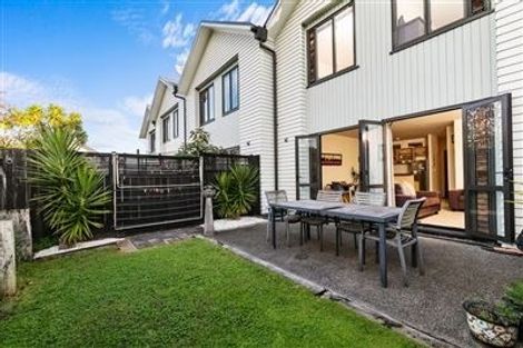 Photo of property in 28/11 The Avenue, Albany, Auckland, 0632