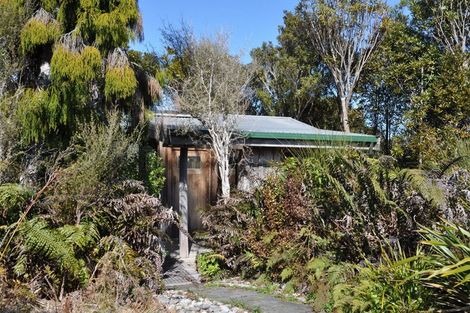 Photo of property in Beaconstone Eco Lodge, 115 Birds Ferry Road, Virgin Flat, Cape Foulwind, 7892