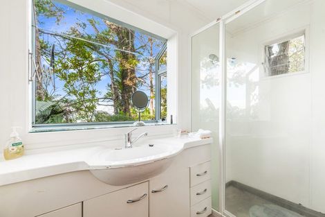 Photo of property in 98 Scenic Drive, Titirangi, Auckland, 0604