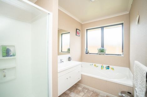 Photo of property in 8 Nevada Way, Kelvin Grove, Palmerston North, 4414