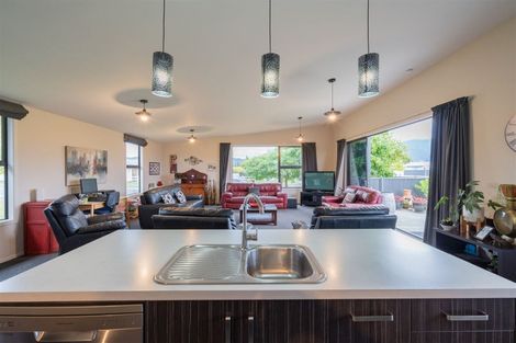 Photo of property in 21 Pop Andrew Drive, Te Anau, 9600