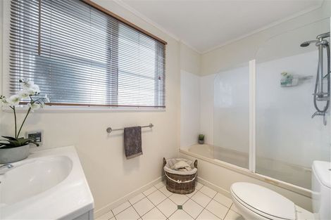 Photo of property in 2 Robertson Street, Elderslea, Upper Hutt, 5018