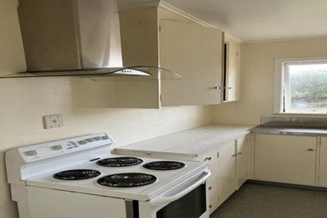 Photo of property in 9 Archbold Street, Newlands, Wellington, 6037