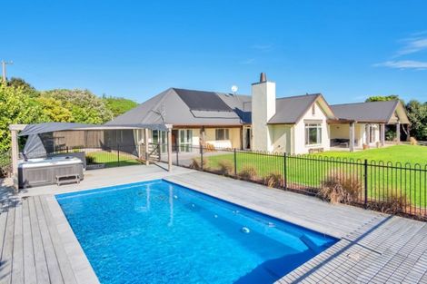 Photo of property in 29 Shine Road, South Head, Helensville, 0874