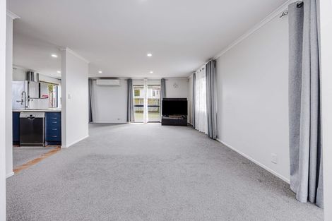 Photo of property in 18 Pitt Avenue, Clendon Park, Auckland, 2103