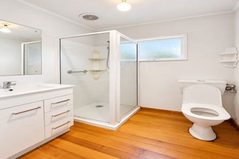 Photo of property in 2/53 Ayton Drive, Totara Vale, Auckland, 0629