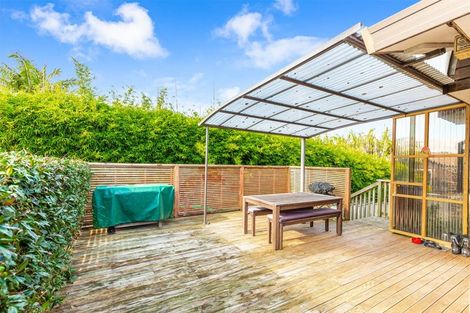 Photo of property in 9 Seagrove Road, West Harbour, Auckland, 0618