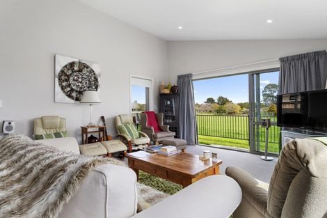 Photo of property in 18 Richardson Road, Omokoroa, 3114