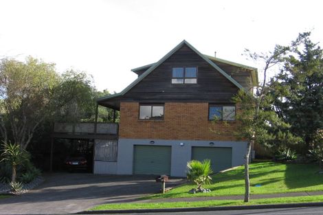 Photo of property in 40 Eugenia Rise, Totara Heights, Auckland, 2105