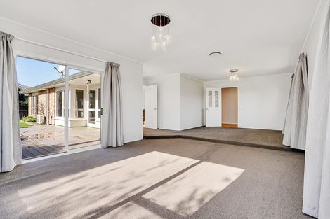 Photo of property in 10 Admiral Crescent, Flagstaff, Hamilton, 3210