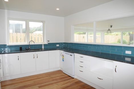 Photo of property in 1 Toru Road, Paraparaumu Beach, Paraparaumu, 5032