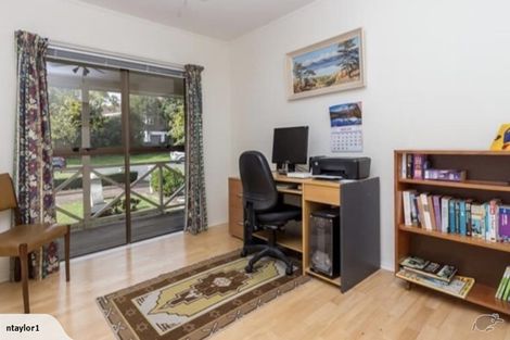 Photo of property in 6 Orinda Close, Botany Downs, Auckland, 2010