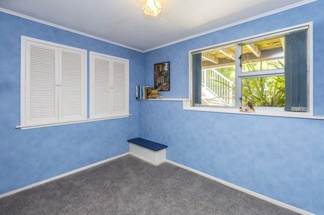 Photo of property in 72 Blue Mountains Road, Pinehaven, Upper Hutt, 5019